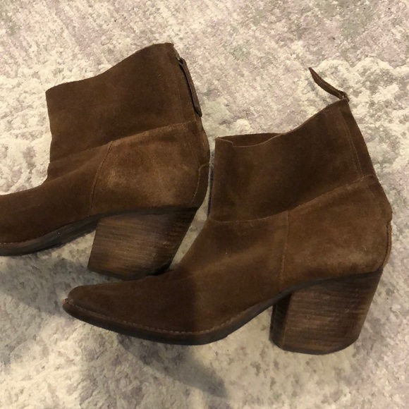 Leather suede booties with heel - Picture 5 of 6